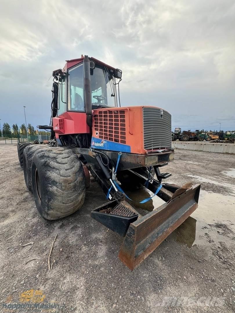 Valmet 890.2 شاحنات