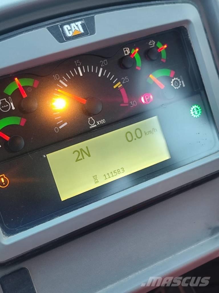 CAT 980M لوادر بعجل