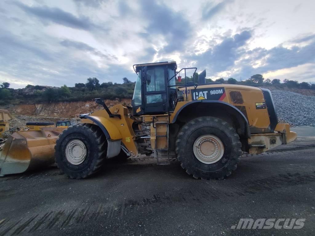 CAT 980M لوادر بعجل