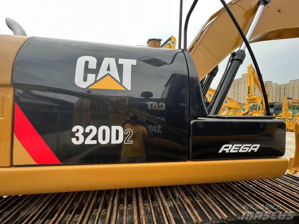 CAT 320 حفارات زحافة
