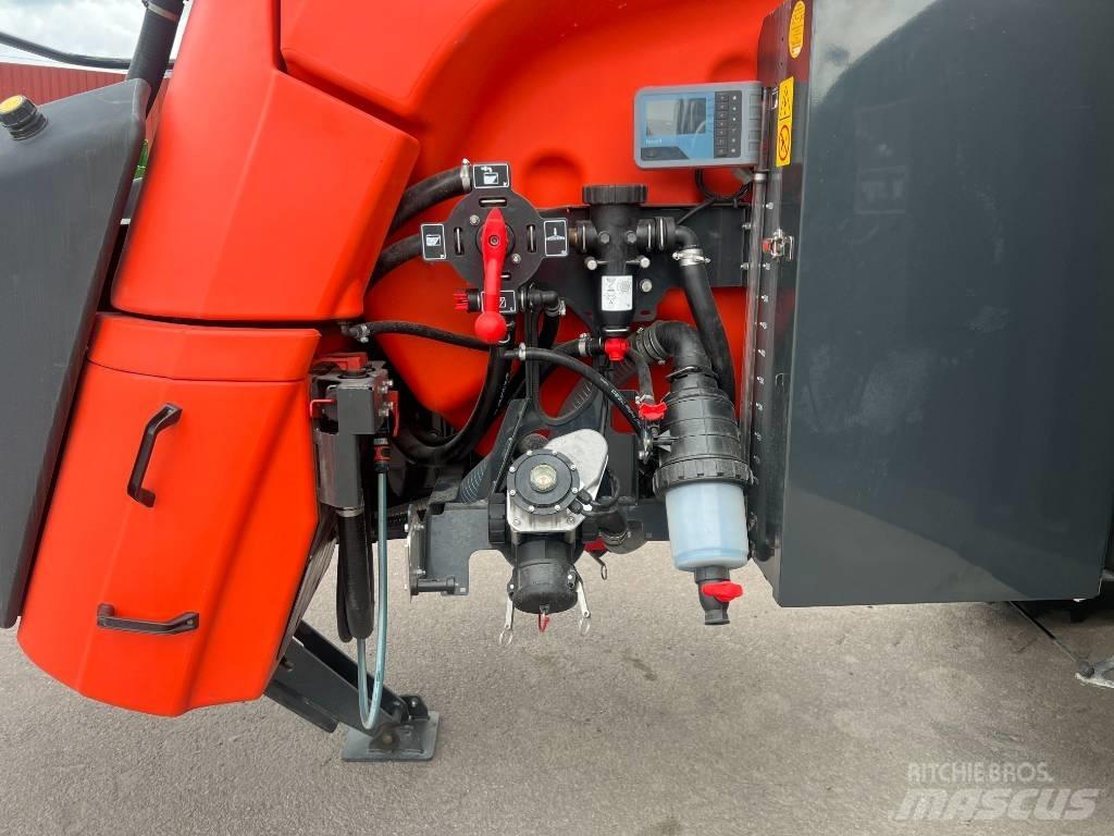 Kubota XTS 4 الرشاشات