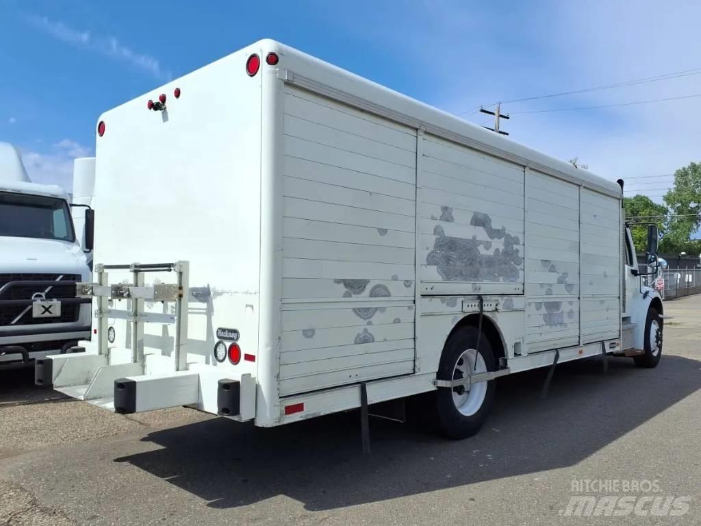 Freightliner M2 شاحنات نقل المشروبات