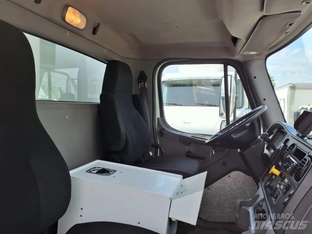 Freightliner M2 شاحنات نقل المشروبات