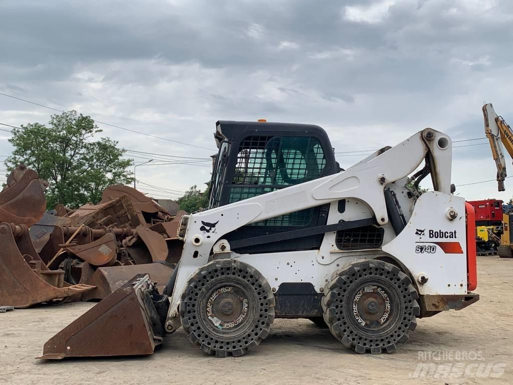 Bobcat S 740 لوادر انزلاقية التوجيه