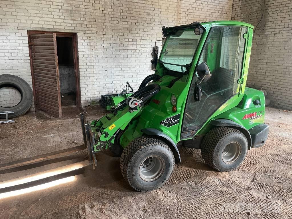 Avant 640 لوادر بعجل