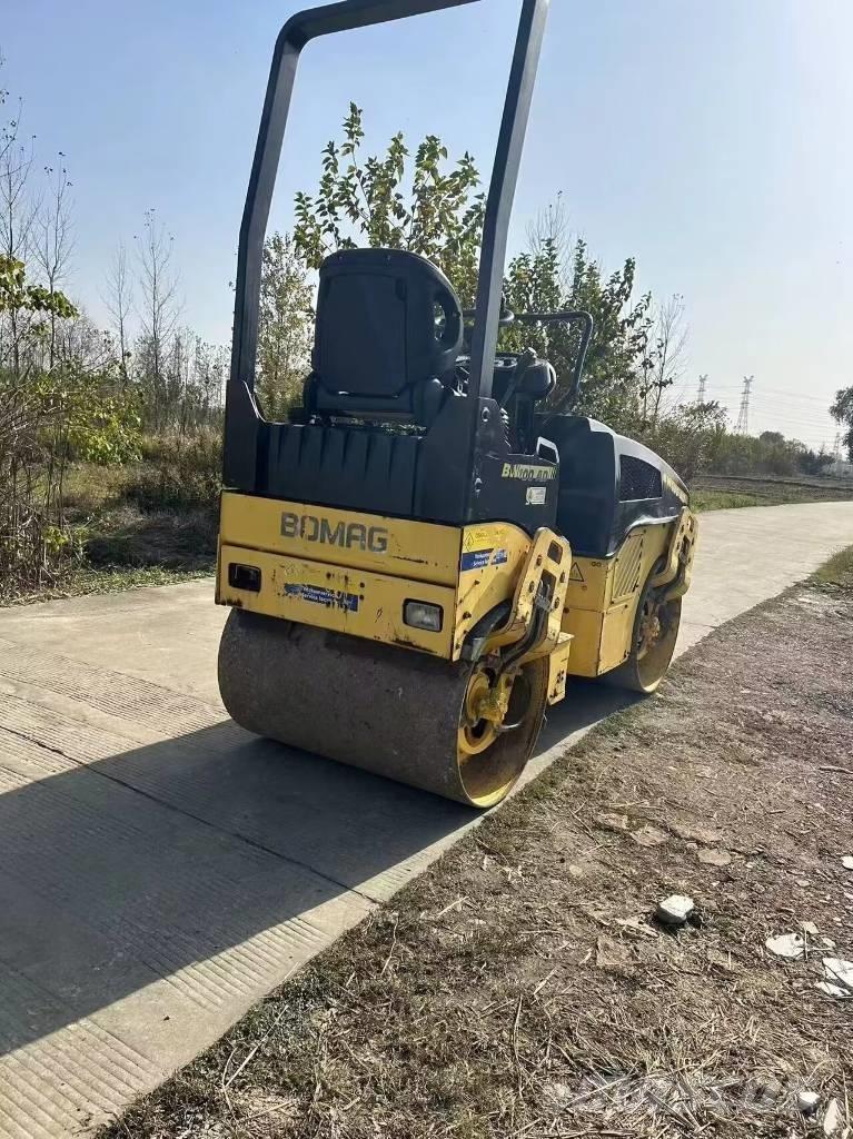 Bomag BW 100 AD مداحل ثنائية الاسطوانة
