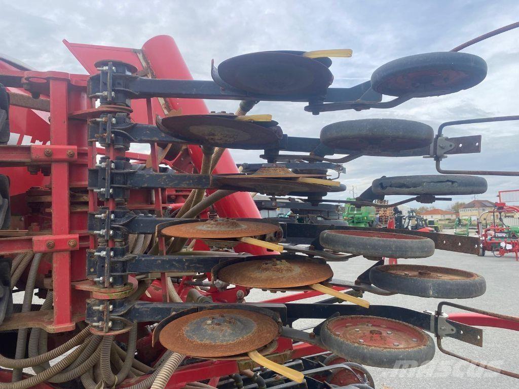 Horsch PRONTO 4 DC مثاقيب مدمجة