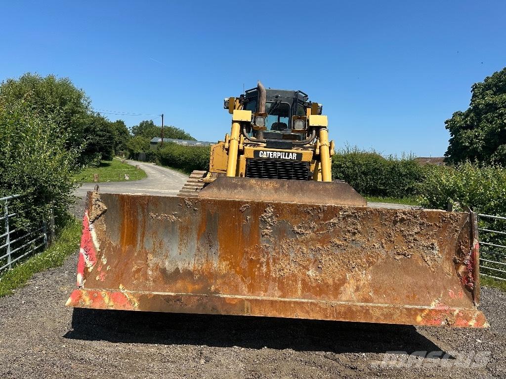 CAT D 6 T LGP بلدوزرات مجنزرة