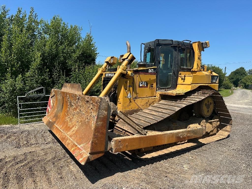 CAT D 6 T LGP بلدوزرات مجنزرة