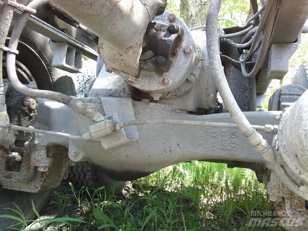 Mack RB 688 S شاحنات بمقصورة وهيكل