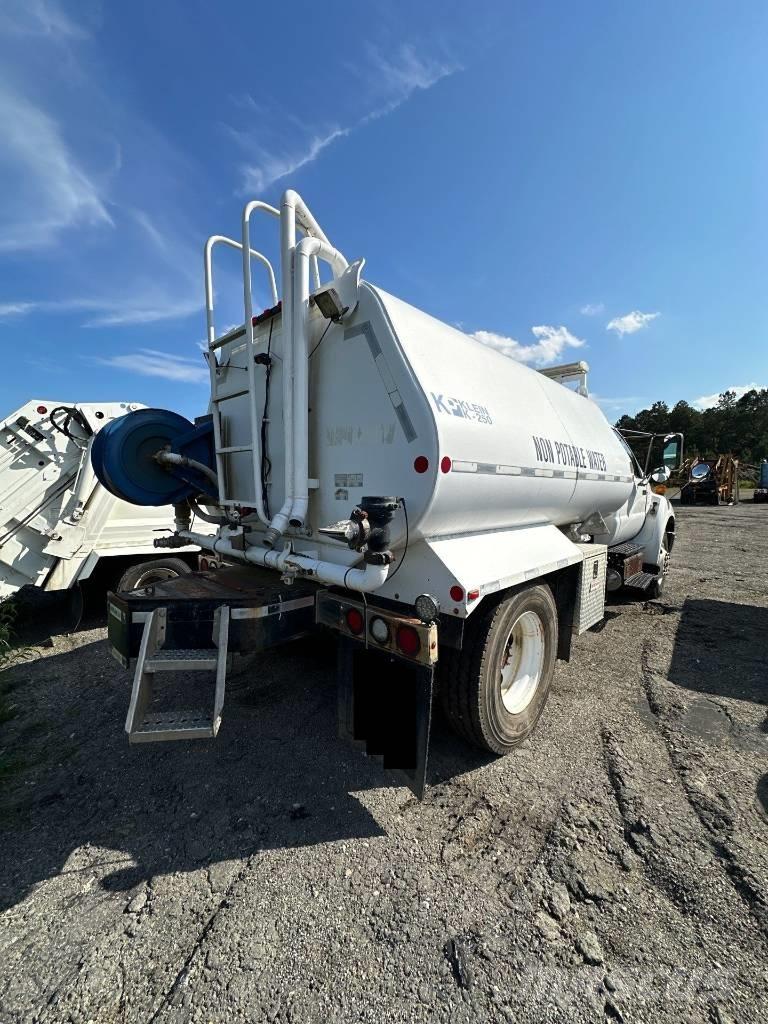 Ford F 750 XL SD صهاريج مياه