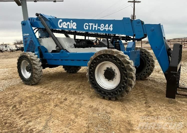 Genie GTH844 مناولات متداخلة