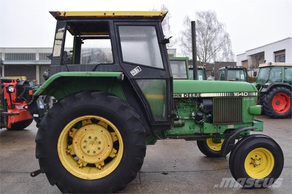 John Deere 1640 الجرارات