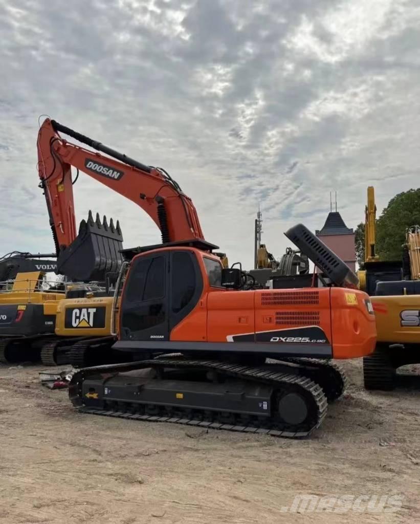 Doosan 225 DX حفارات زحافة
