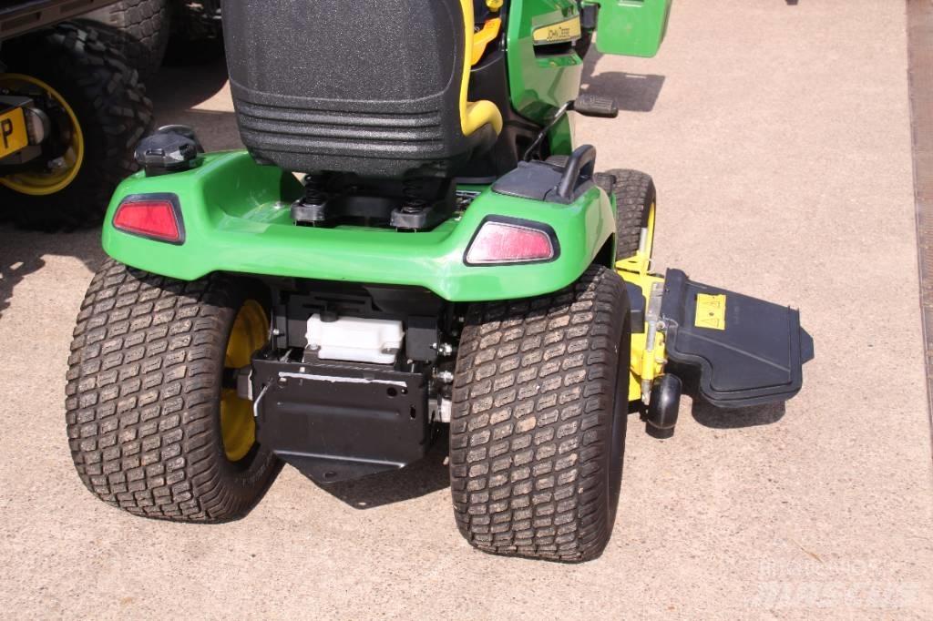 John Deere X 590 ركوب الحشائش