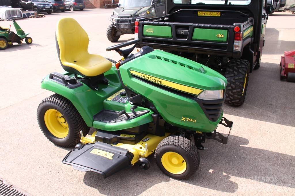 John Deere X 590 ركوب الحشائش