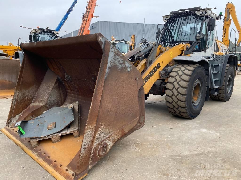Liebherr L 556 لوادر بعجل