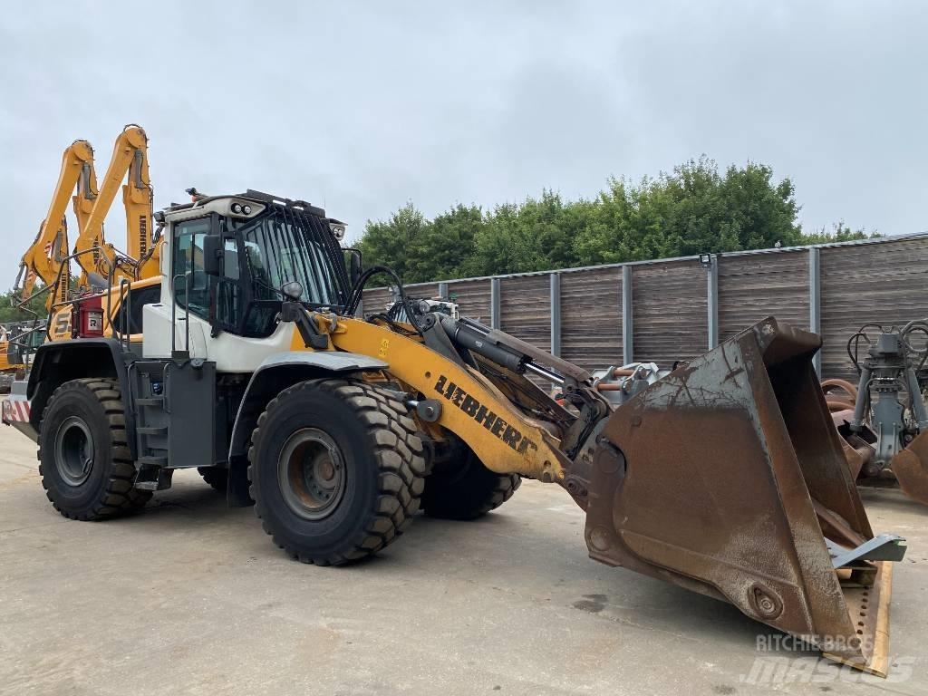 Liebherr L 556 لوادر بعجل