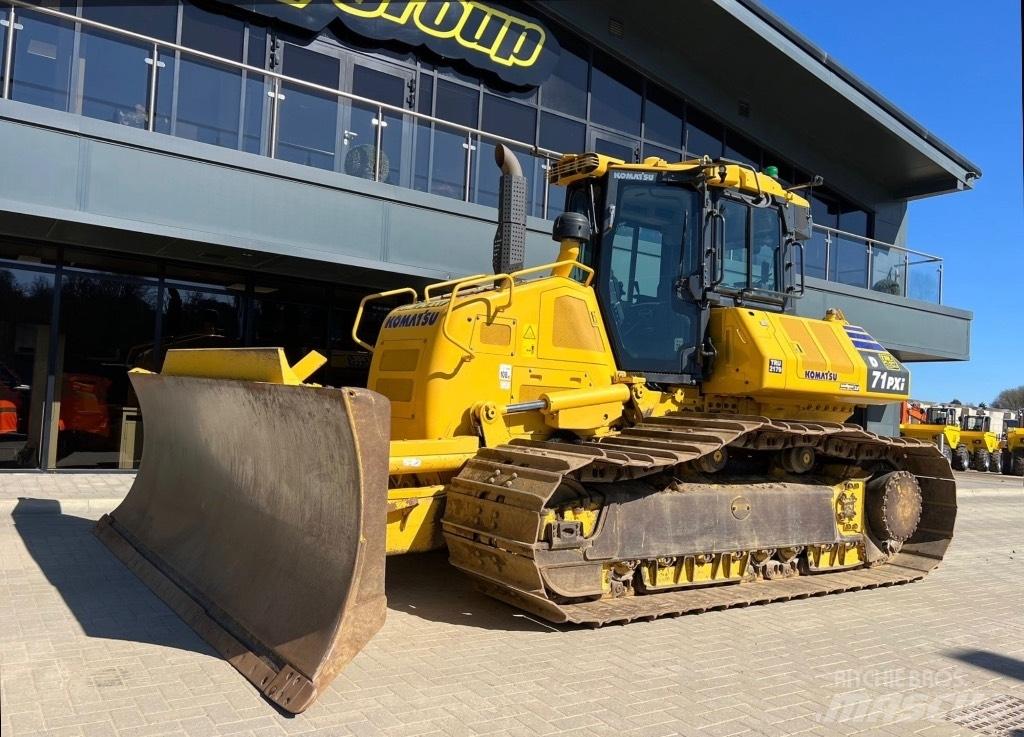 Komatsu D 71P Xi بلدوزرات مجنزرة