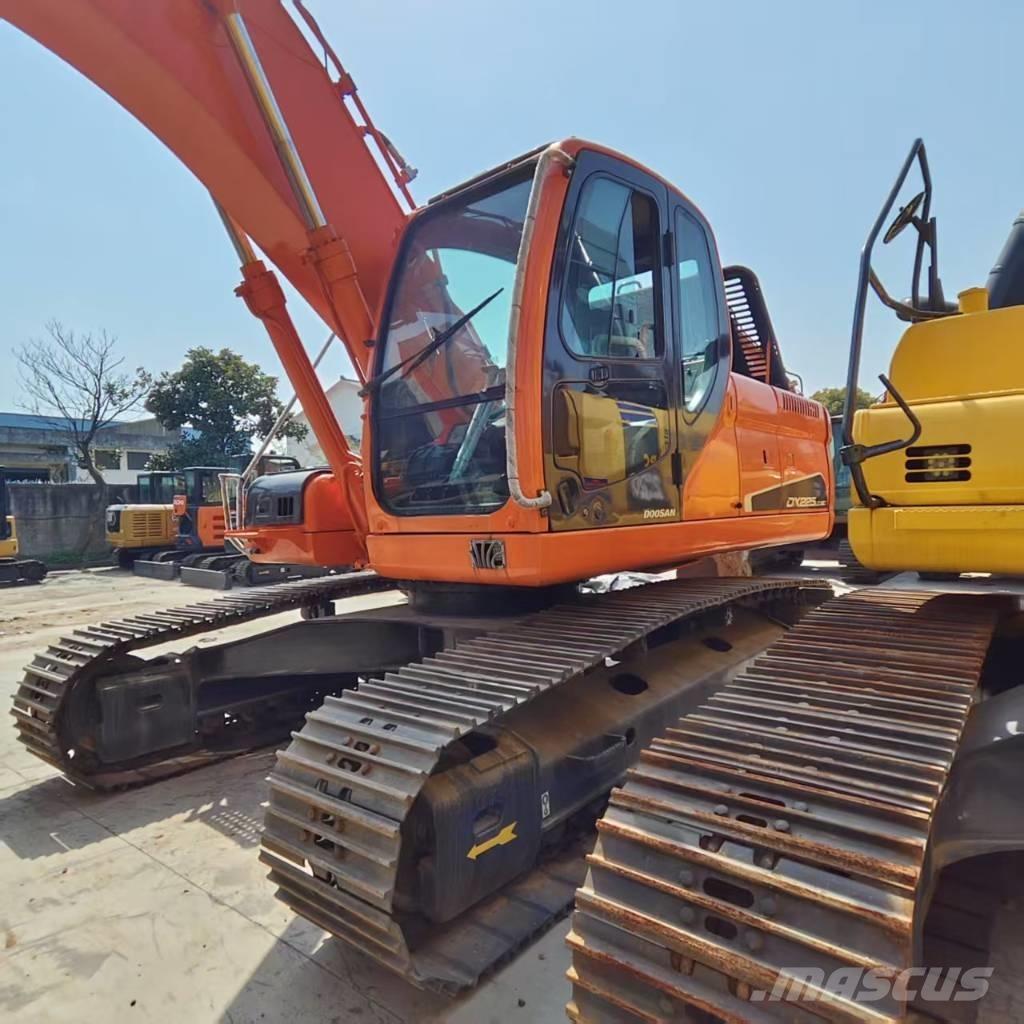 Doosan DX225LC-9C حفارات زحافة