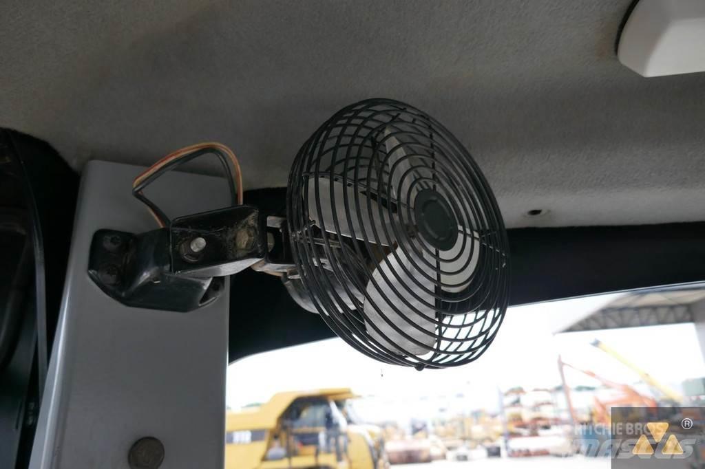 CAT 160M3 معدات تمهيد الطرق