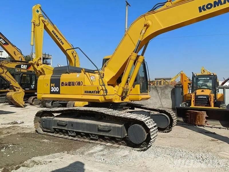 Komatsu PC 300 حفارات زحافة