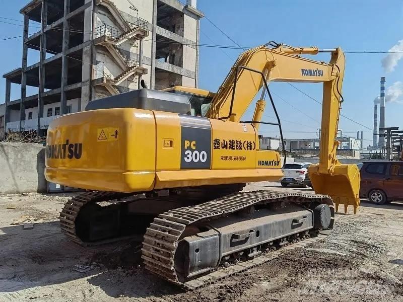 Komatsu PC 300 حفارات زحافة