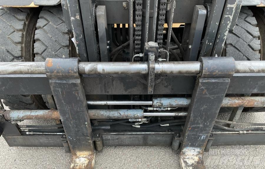 CAT DP 45 N شاحنات الديزل