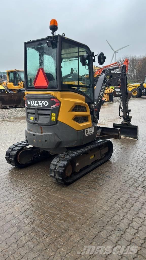 Volvo ECR 25 D حفارات صغيرة أقل من 7 طن (حفارات صغيرة)