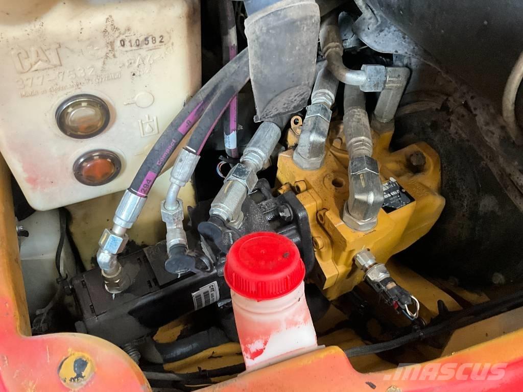 CAT 908 M لوادر بعجل