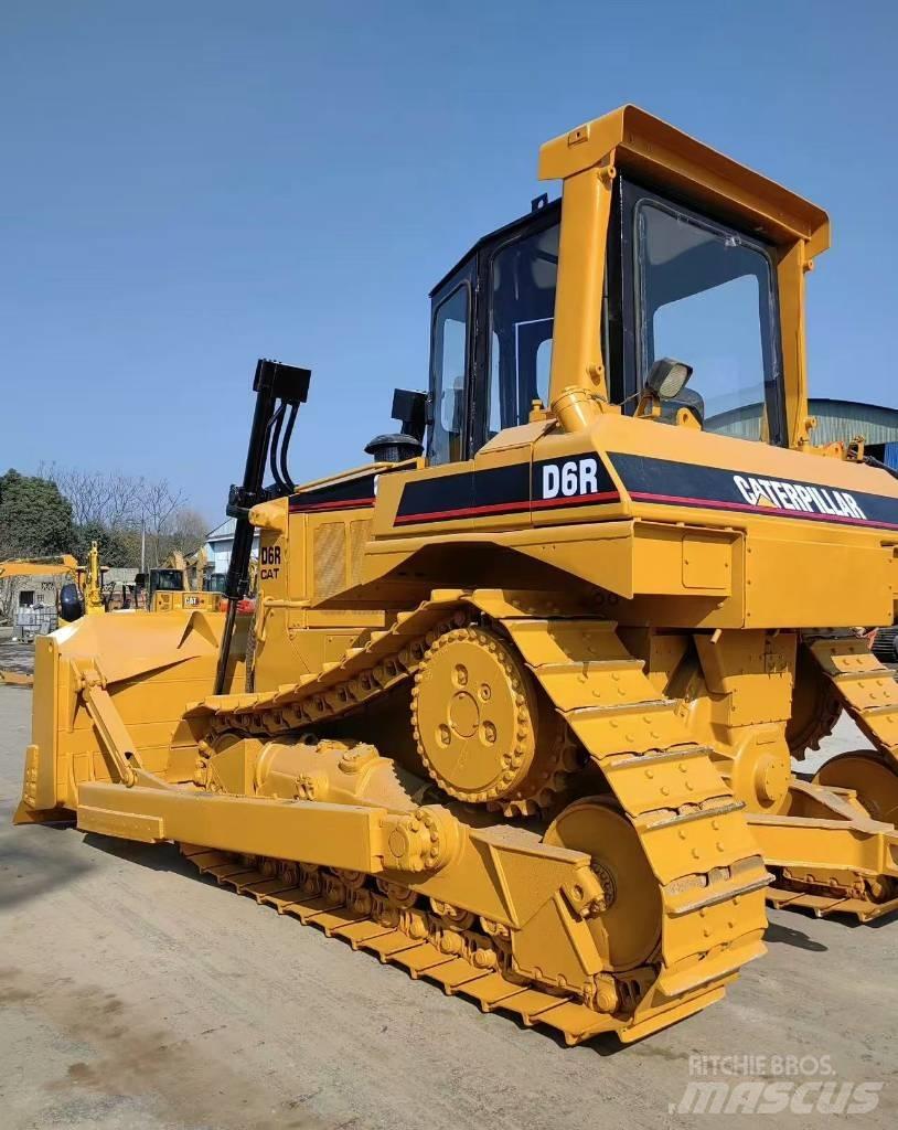 CAT D 6 R معدات تمهيد الطرق