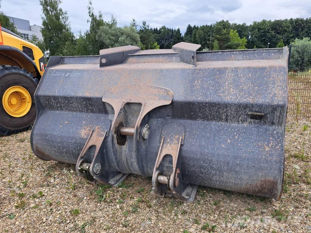 Volvo L 220 H لوادر بعجل