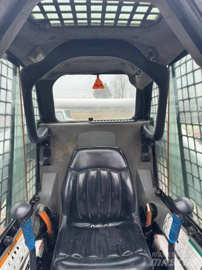 Bobcat S 300 لوادر انزلاقية التوجيه