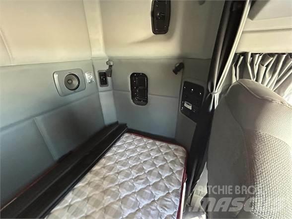 Kenworth T680 وحدات الجر