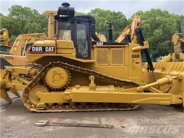 CAT D 8 R بلدوزرات مجنزرة