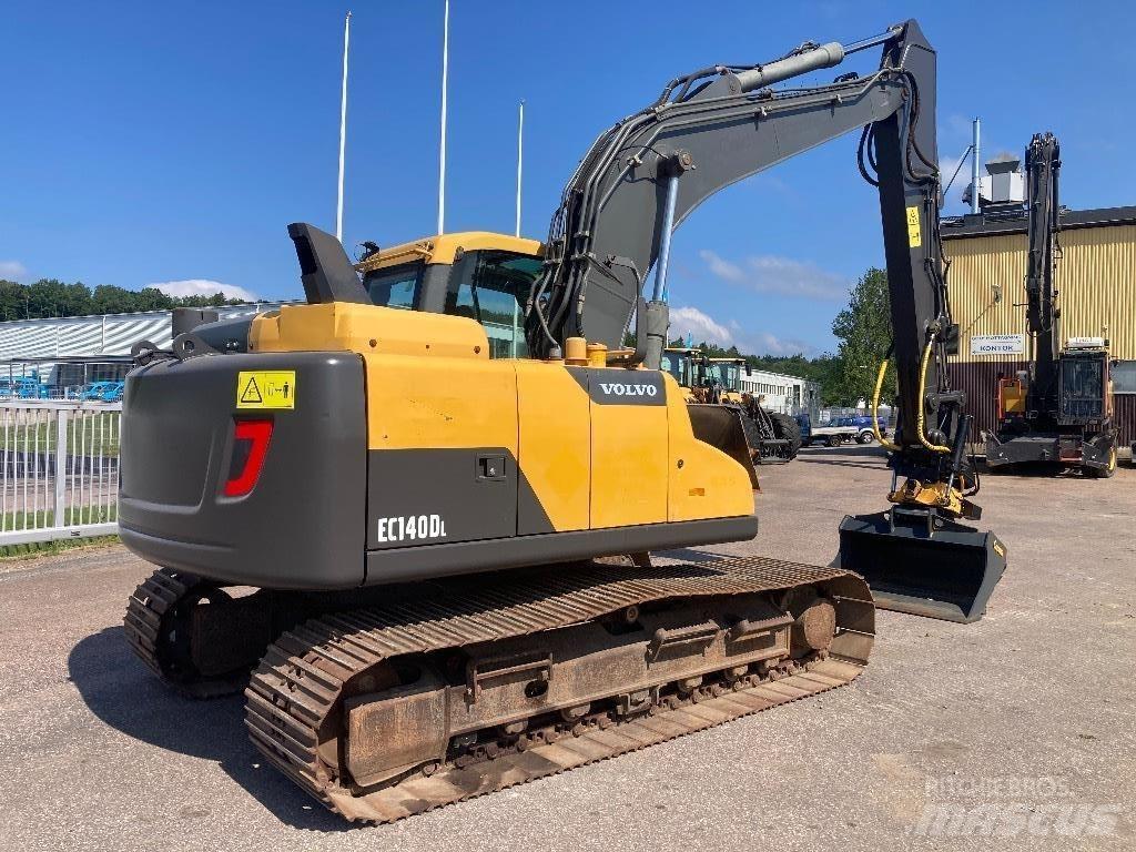 Volvo EC 140 DL حفارات زحافة