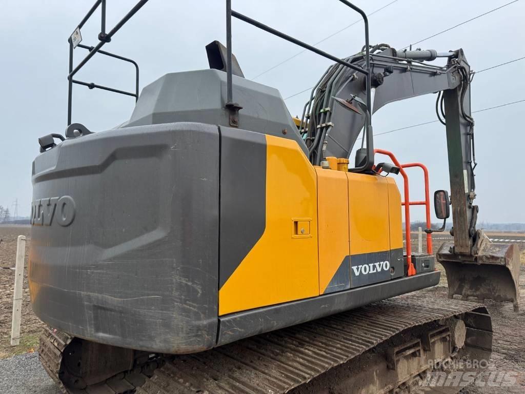 Volvo EC 140 EL حفارات زحافة