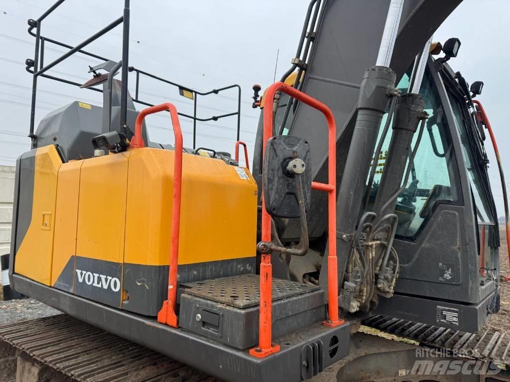 Volvo EC 140 EL حفارات زحافة