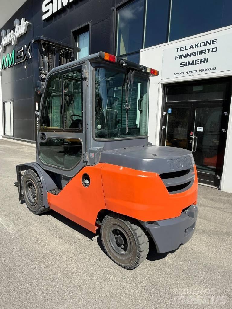 Toyota 40-8 FD45 N شاحنات الديزل