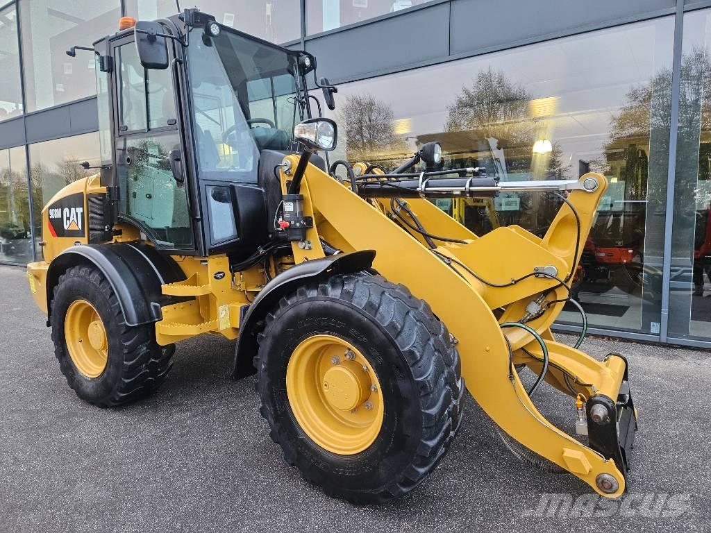 CAT 908m لوادر بعجل