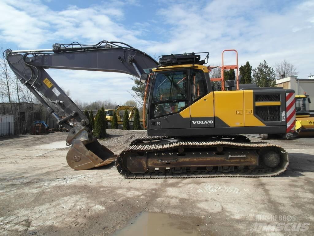 Volvo EC 220 EL حفارات زحافة