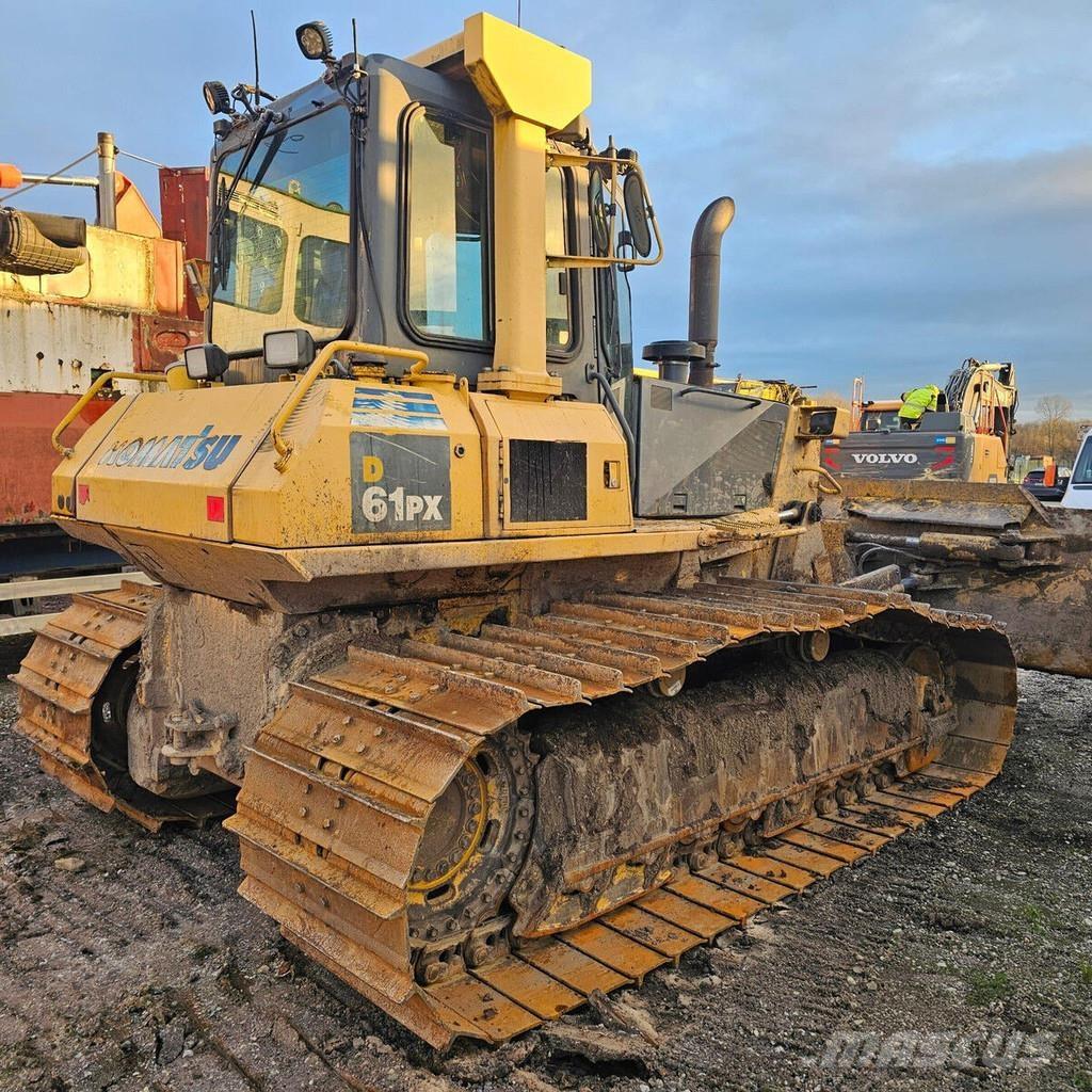 Komatsu D61PX-15F0 بلدوزرات مجنزرة