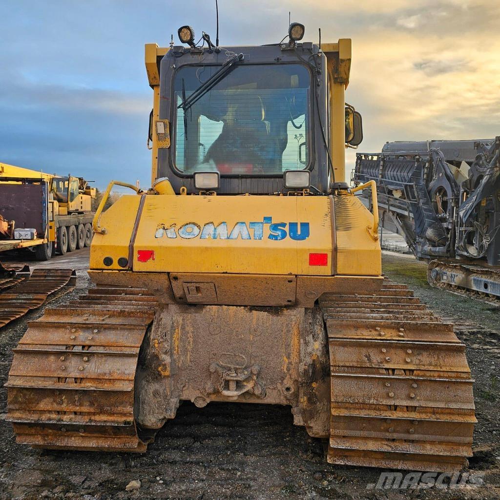 Komatsu D61PX-15F0 بلدوزرات مجنزرة
