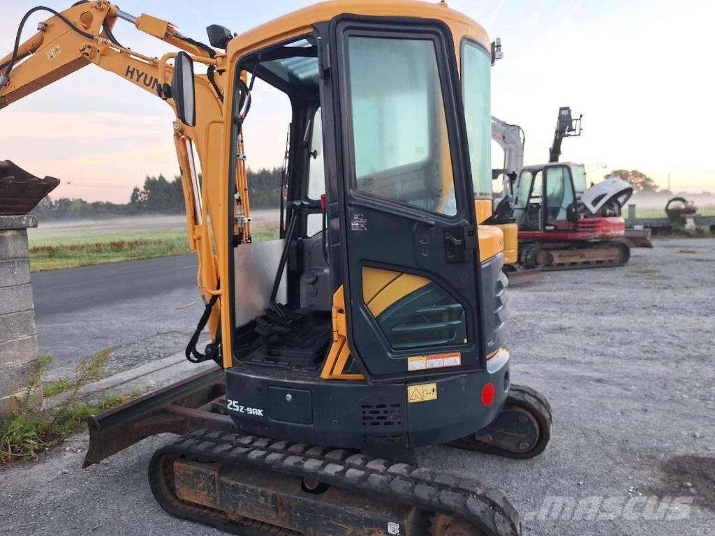 Hyundai 25 Z-9 AK حفارات صغيرة أقل من 7 طن (حفارات صغيرة)