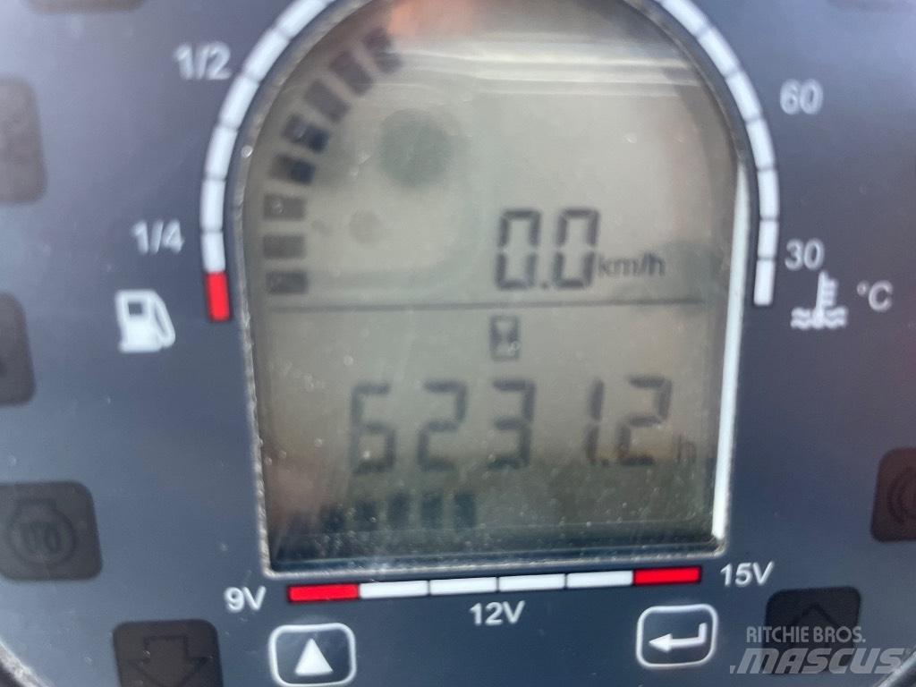 Nilfisk CR 3500 كناسات