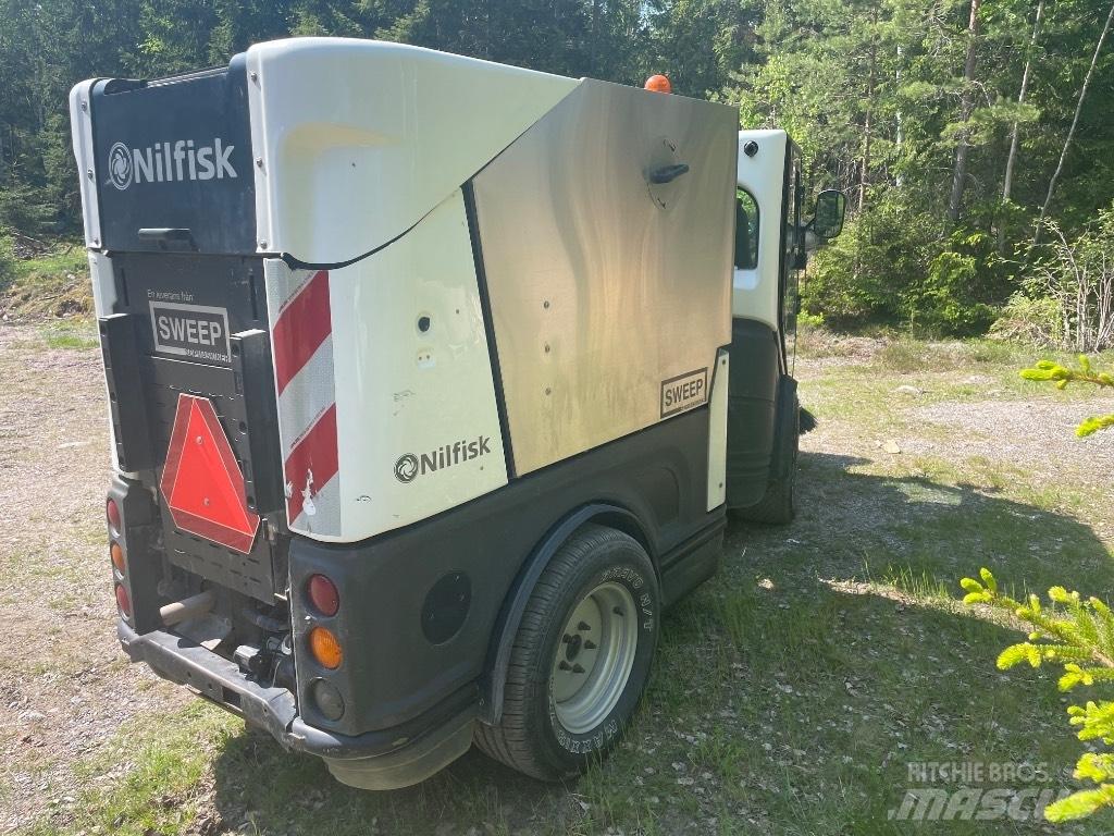 Nilfisk CR 3500 كناسات