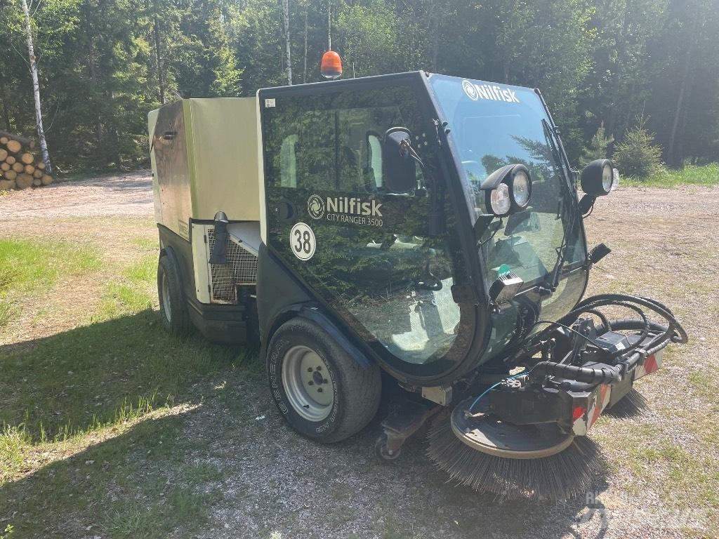 Nilfisk CR 3500 كناسات