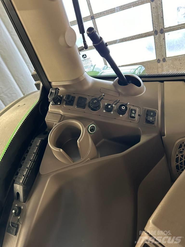 John Deere 6R 215 الجرارات