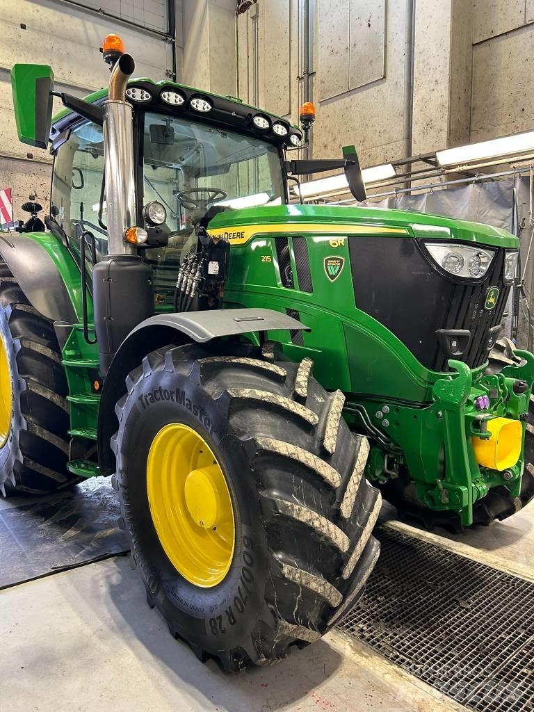 John Deere 6R 215 الجرارات