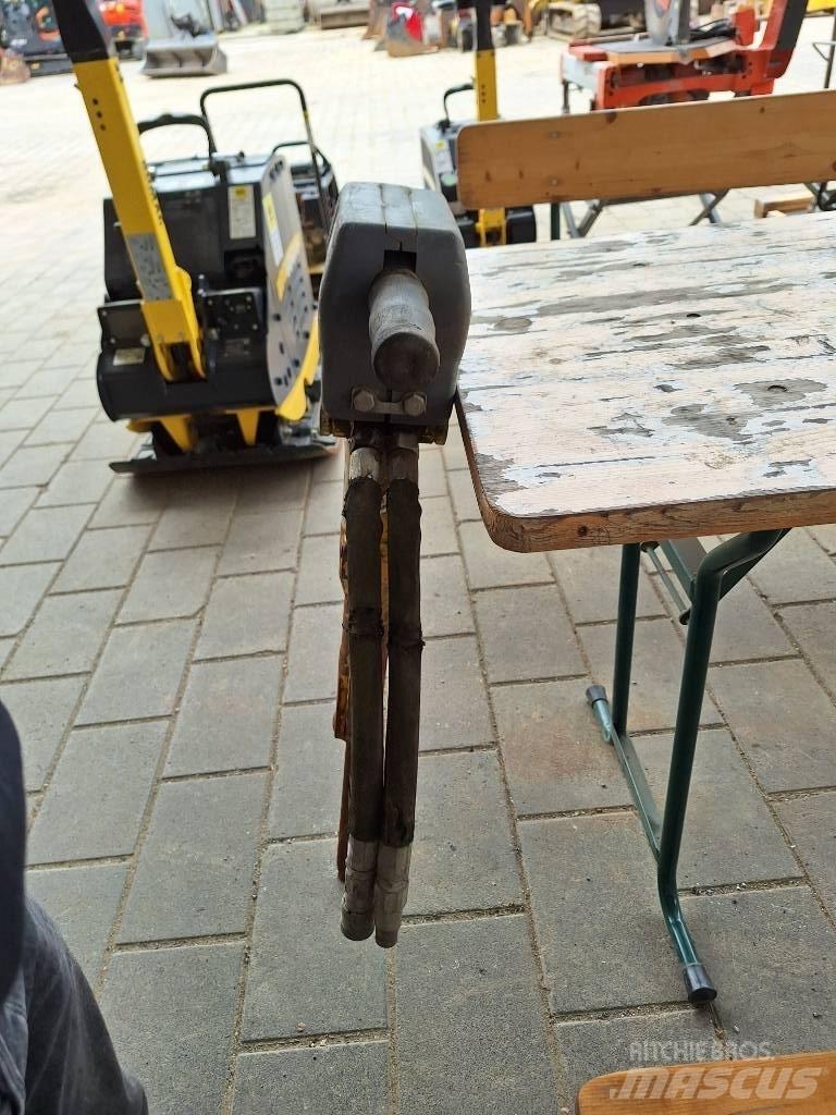 Atlas Copco LH 180 مطارق / كسارات